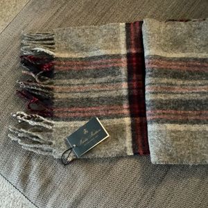 100% wool scarf. NWT fromBrooks Brothers.
